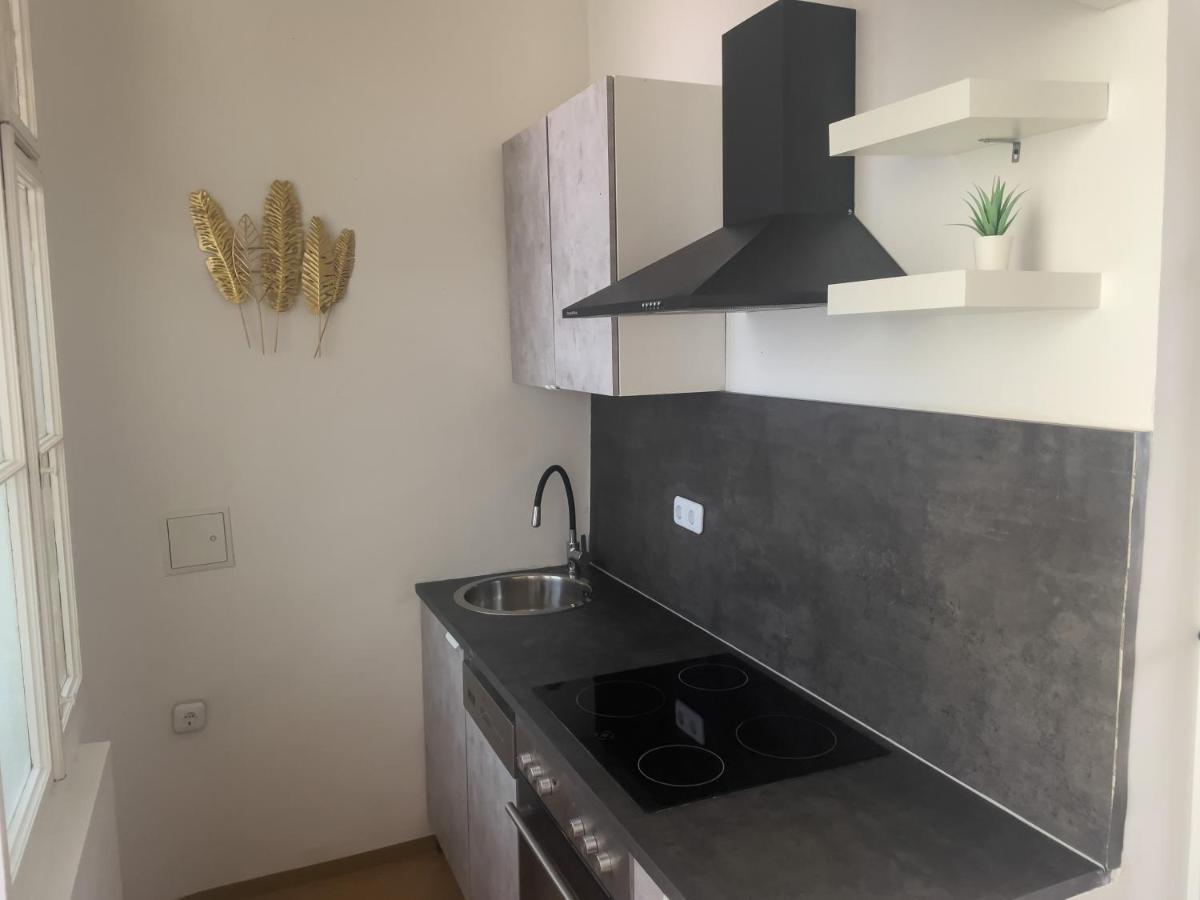 Apartment Sunny Studio Near Central Station