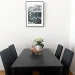 Sunny One Bedroom Condo near Central Station