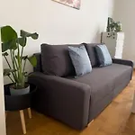 Sunny One Bedroom Condo near Central Station