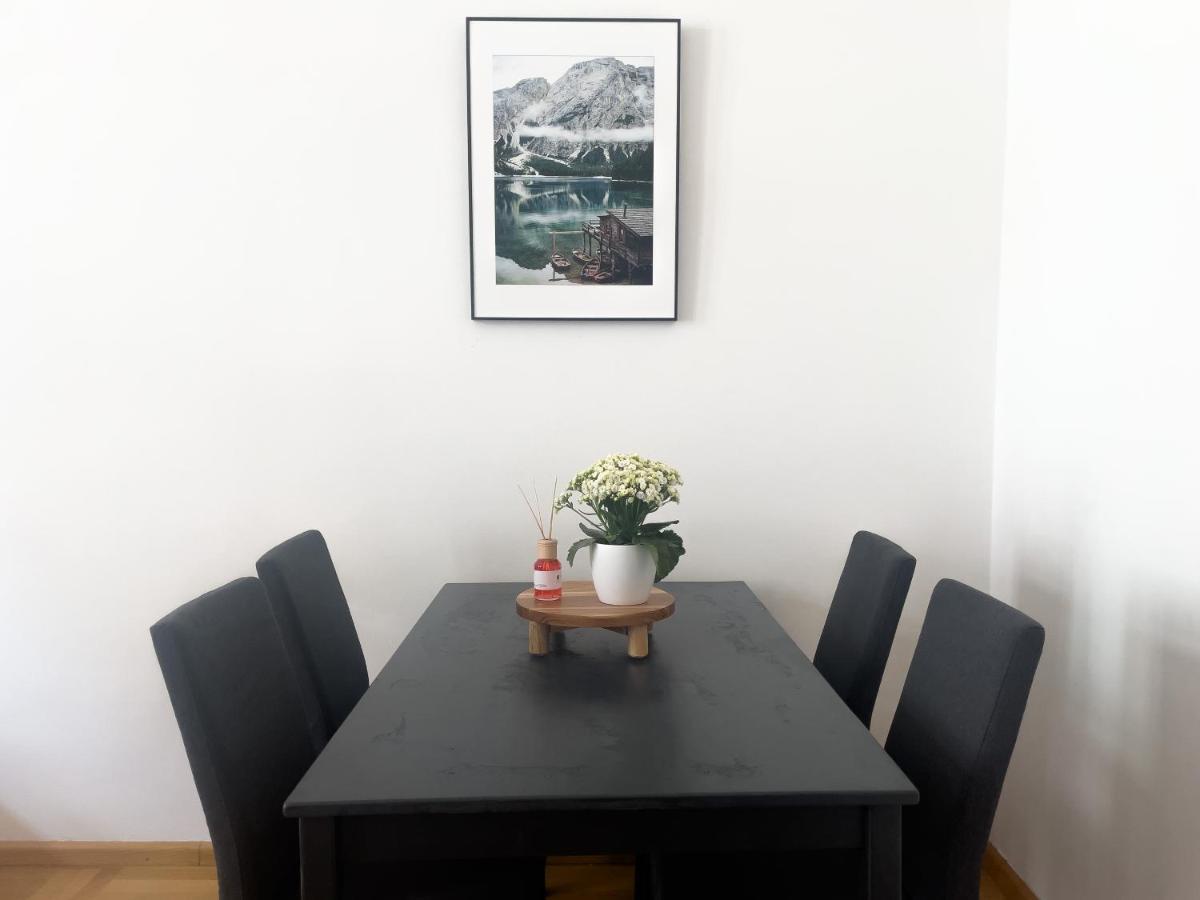 Sunny One Bedroom Near Central Station