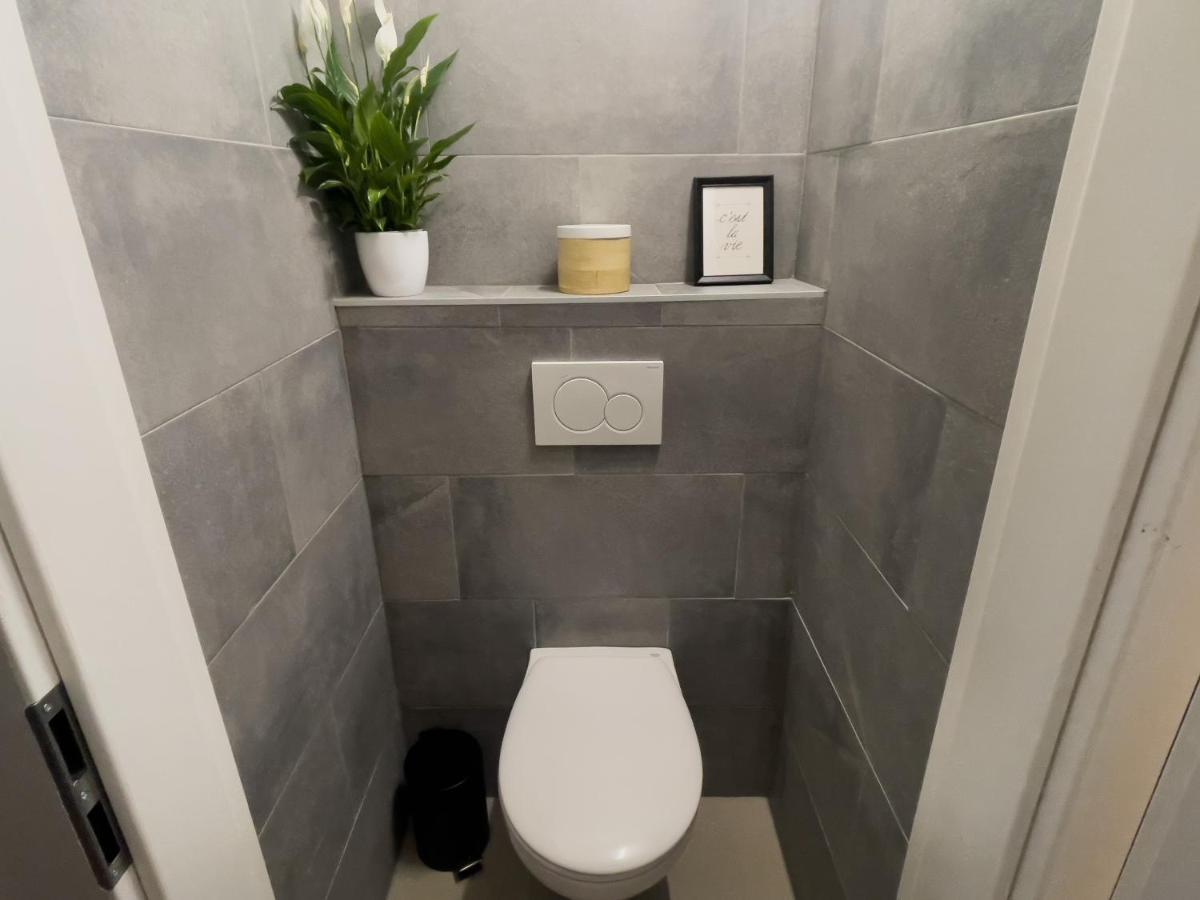 Sunny One Bedroom Near Central Station Vienna